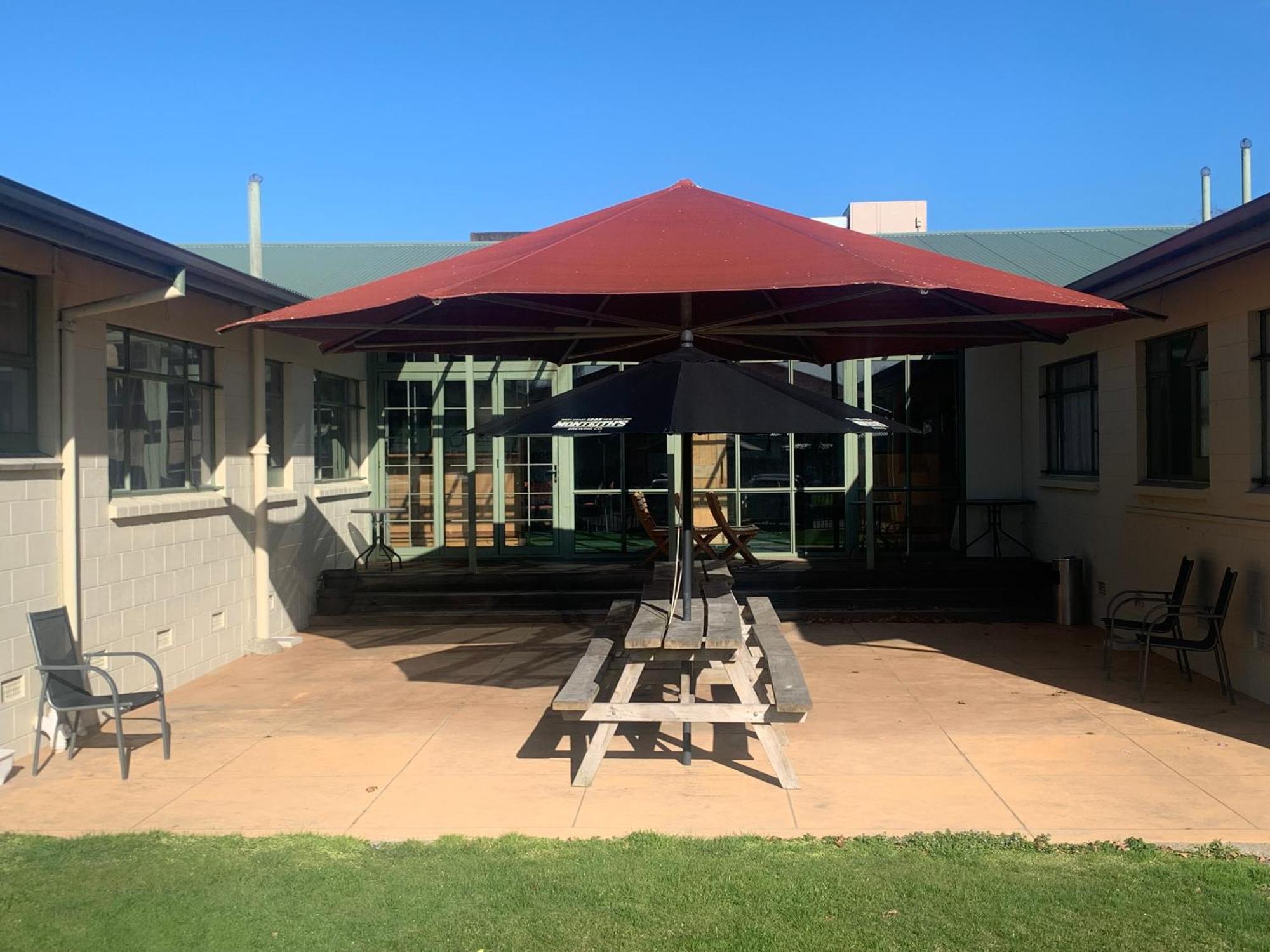 Cheviot Hotel Exterior photo